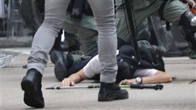 香港警察在灣仔拘捕示威者（2）反送中在1日中共建政70週年紀念日發起遍地開花遊行示威，大批鎮暴警察在灣仔展開清場，拘捕多名示威者。中央社記者張謙香港攝　108年10月1日