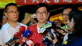 16:9
南方澳跨港大橋坍塌   陳其邁：災後釐清責任宜蘭縣南方澳跨港大橋斷裂坍塌，行政院副院長陳其邁（左2）2日凌晨表示，位於前進指揮所的任務就是以盡速救人為優先，至於事件的究責部分，將等到救災告一段落，再釐清責任。中央社記者邱俊欽宜蘭攝　　108年10月2日