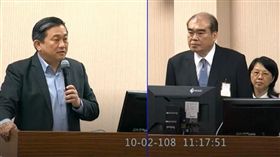 民進黨立委王定宇與移民署長邱豐光。（圖／翻攝立法院直播系統）