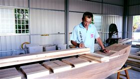 神舟紀錄王船打造  奪台南影像競賽首獎高雄茄萣區年輕導演翁進忠以拍攝王船師傅林良太（圖）打造王船的紀錄片「神舟」，奪下第3屆「in台南．無影藏－2019台南市文化資產影像競賽」首獎。（台南市政府文化局提供）中央社記者張榮祥台南傳真  108年10月1日