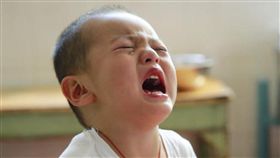 相信很多家長都覺得校園霸凌這種事，是在孩子進入小學後才需要操心。一方面認為幼兒園的孩子尚小，多半天真爛漫不具殺傷力；另一方面認為小朋友只要有點打架的苗頭，老師就會及時制止，但是真的是這樣嗎？