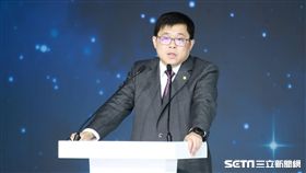 星宇航空新制服。（圖／記者林士傑攝）