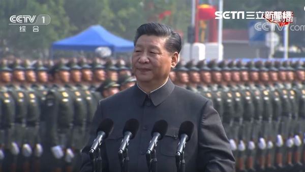 往年解放軍舉辦閱兵，總有部分藝人會唱和中共對台立場。（圖／翻攝自央視YouTube頻道）