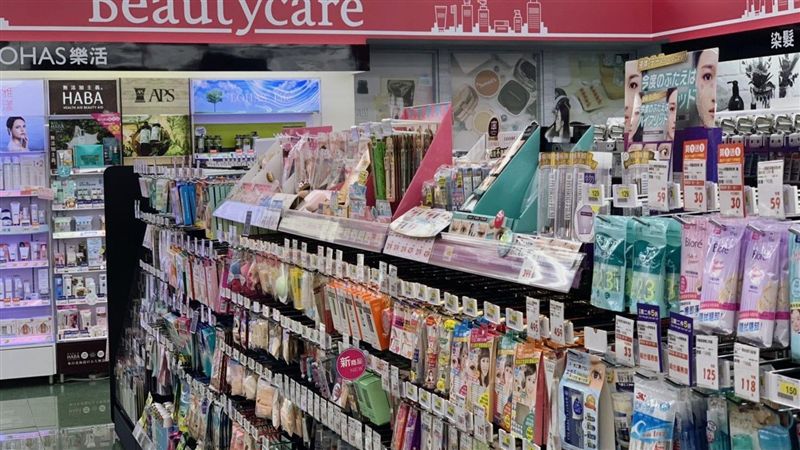 不畏自由行禁令！西門藥妝店持續激戰