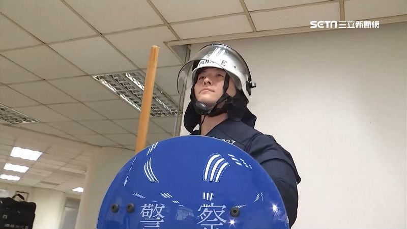 台警鎮暴裝開箱！更注重「警民安全」