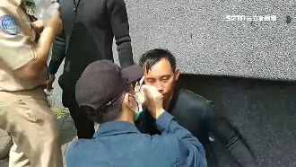 油汙沾臉！國軍忍痛　24H水下救援