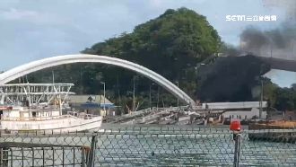 油罐車駕駛獲救　斷橋1分後車陷火海