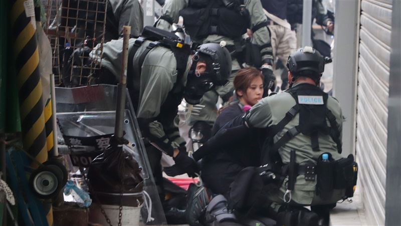 港警實彈射中示威學生　控傷者暴動罪