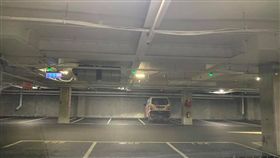 ▲中和好市多自開始實施停車收費後，停車場空蕩蕩一片。（圖／翻攝好市多消費經驗老實說）