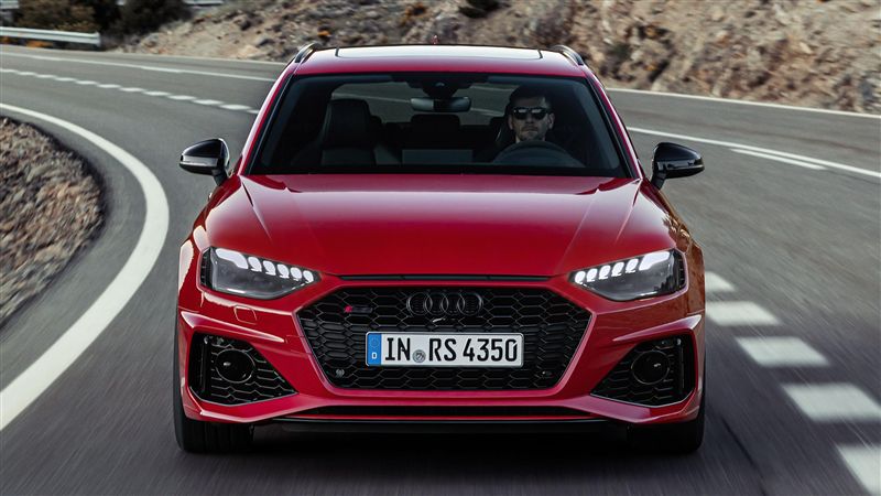 奧迪高性能家族最新作　RS4登場