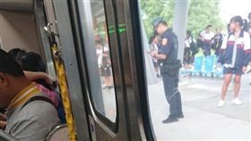 內壢火車站旅客落軌遭輾過（圖／翻攝自爆廢公社臉書）