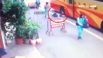 女學生遭校車輾斷腿！肇事司機有前科