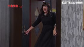 華仔變身成為大隻佬酒女，意圖來個英「雌」救美。