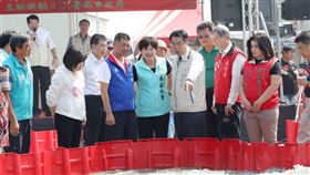 台南市,新式防水擋板,黃偉哲,防汛整備,降低損失(圖/台南市政府提供)中央社