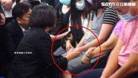 台中勇消謝志雄,家屬,妻子（圖／華梵禮儀公司提供）