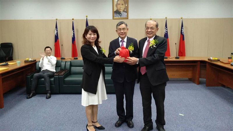 高港土開高層互槓　董事長澄清在討論