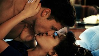 誤會女兒搞上男友！女星崩潰廁所產子