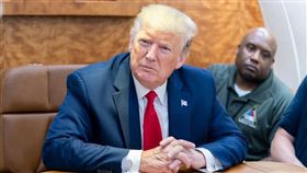 圖／翻攝自Donald J. Trump臉書）
https://www.facebook.com/DonaldTrump/photos/a.10156483516640725/10163125414190725/?type=3&theater