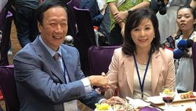 科技成貿易戰武器  李紀珠籲儘速因應玉山科技協會理事長李紀珠（右）指出，科技成為國際競爭使用的武器，掌握關鍵技術的國家以此作為手段，達成其他目的將成常態。台灣在這波科技戰應儘速因應，避免受到影響。中央社記者吳柏緯攝 108年10月3日