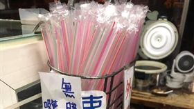 限塑政策後…客人吃早餐「狂拿吸管」！店家怨：耗材多3倍（圖／翻攝自爆廢公社公開版）