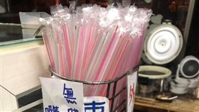 吸管,限塑政策,早餐店,老闆,顧客,免費,貪小便宜,爆廢公社公開版　圖／翻攝自臉書爆廢公社公開版
