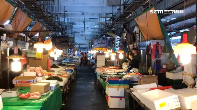 南方澳航道通了　客人買萬元海鮮相挺