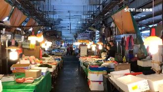 南方澳航道通了　客人買萬元海鮮相挺