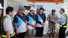 油罐車司機撿回一命　加油站員收謝禮