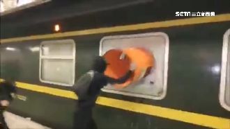 禁蒙面激化反中情緒！陸客列車遭怒砸