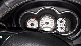 加滿油借車！閨蜜「剩1格還車」…網勸：15天後絕交吧（圖／翻攝自爆怨公社）