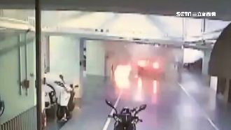 大樓停車場突爆炸！人孔蓋噴飛砸轎車