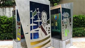 紀念清法戰爭  裝置藝術重現戰爭情境清法戰爭135週年，淡水古蹟博物館舉辦系列活動，觀潮藝術廣場的裝置藝術「清法戰役滬尾時空再繪」，以最炫的光雕技術與手機互動串流，展現斜投影技術，整合鏤空剪紙效果，上演滬尾之役戰爭情境。（博物館提供）中央社記者黃旭昇新北傳真  108年10月5日