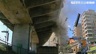 大車撞護欄！下方駕駛「驚險逃死劫」