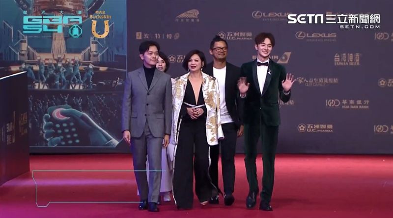 楊貴媚問內褲顏色！張軒睿羞答款式