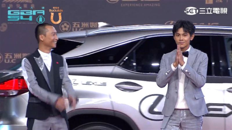 搭「休旅車」登場！阿翔走紅毯臉超僵