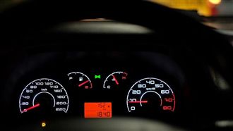 駕駛座無人…方向盤狂轉！修車員嚇爆