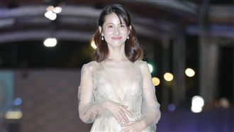 連俞涵深V開到肚臍　東西半球全掉出