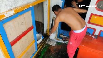 吃喝拉撒擠船艙！外籍漁工海上蝸居