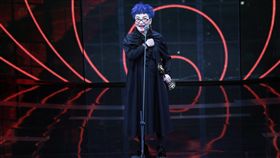 金鐘54終身成就獎　張小燕致詞不改幽默第54屆金鐘獎頒獎典禮5日晚間在台北盛大登場，今年終身成就獎得主張小燕（圖）領獎致詞不改幽默風格，感謝所有人的支持，最後更邀請高齡94歲的美麗張媽媽同台。中央社記者張皓安攝  108年10月5日