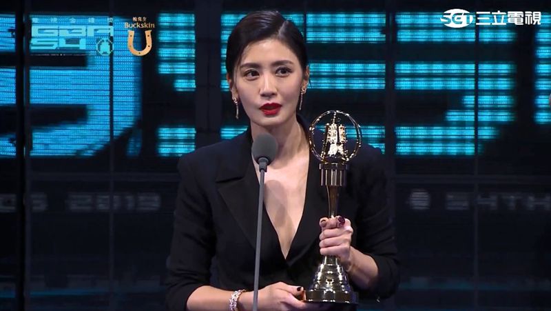 遭酸過氣女藝人！賈靜雯奪下金鐘視后