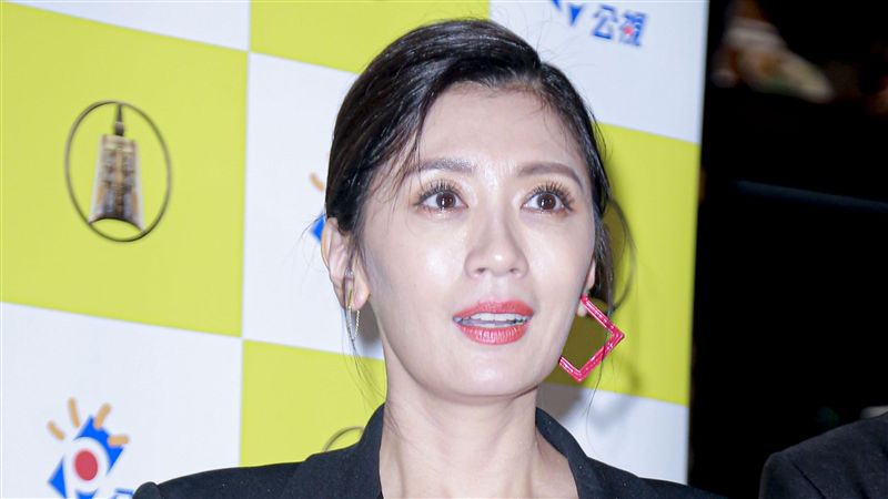 賈靜雯奪獎甩負評！製作人吐兇狠真話