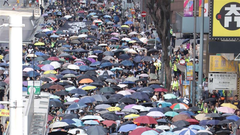 抗議禁蒙面法　港人舉辦蒙面大派對