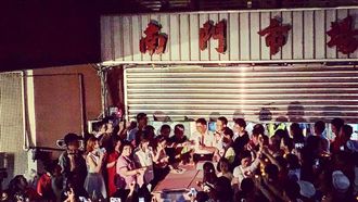 南門市場拉下鐵門熄燈　顧客攤商不捨