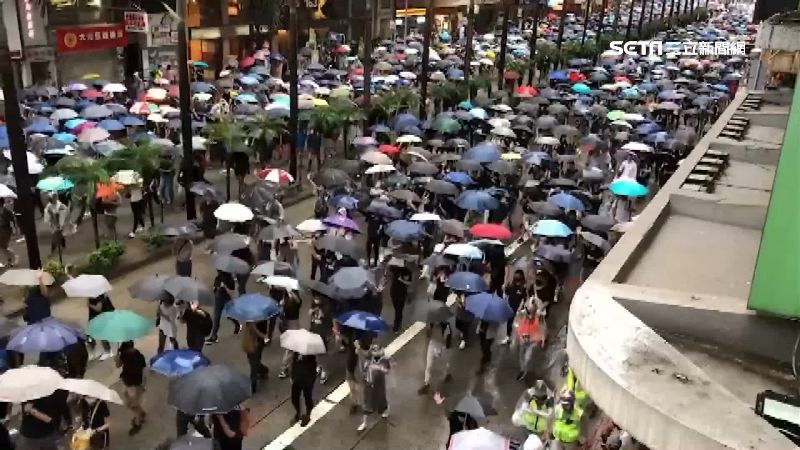 港召300萬人示威　銅鑼灣現傘海