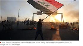 伊拉克反政府示威1日在首都巴格達爆發，之後蔓延至南部其他城鎮。伊拉克內政部發言人馬安今日透過國營電視台表示，在不到一週的動亂中，至少有104人遭殺害、6000多人受傷。（圖／翻攝自theguardian）