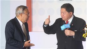 台北紡織展登場  王文淵徐旭東出席第23屆台北紡織展（TITAS）7日在台北南港展覽館開展，台塑集團總裁王文淵（左）、遠東集團董事長徐旭東（右）出席開幕式。中央社記者鄭傑文攝　108年10月7日