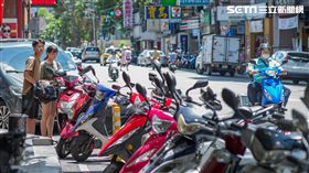 機車族（記者陳弋攝影）