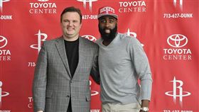 Daryl Morey與James Harden。（圖／翻攝自推特）