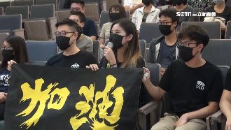 就是要挺香港！東華學生戴黑口罩聲援
