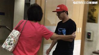 撕毀台大連儂牆！！陸男慘遭驅逐出境